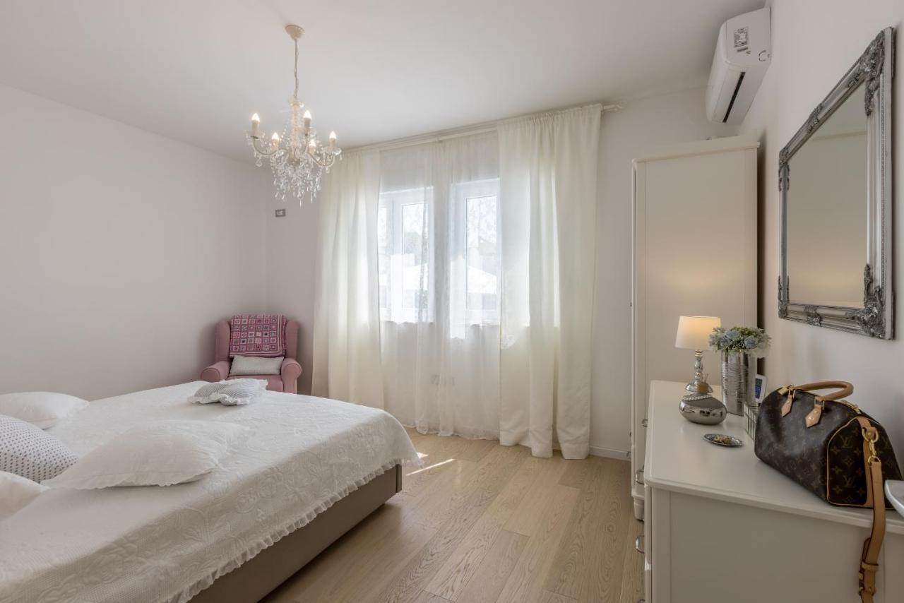 Villa Katess With Heated Pool Spalato Esterno foto